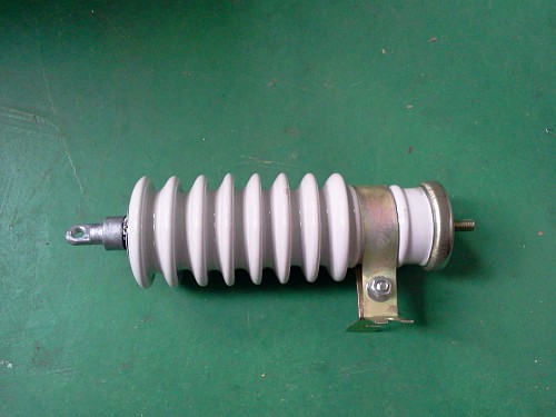 Porcelain mantle arrester